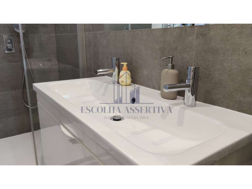 Apartamento T3 remodelado, com vista desafogada-18