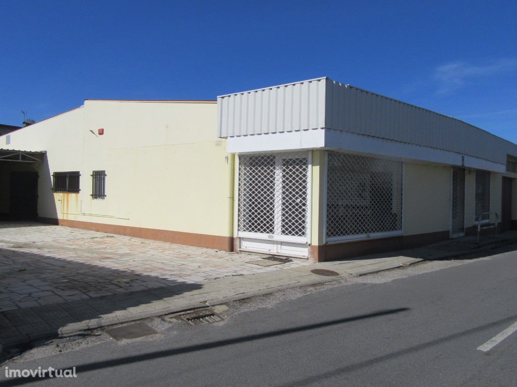 Edifício para diversos fins comerciais na Serra Porto D'U...