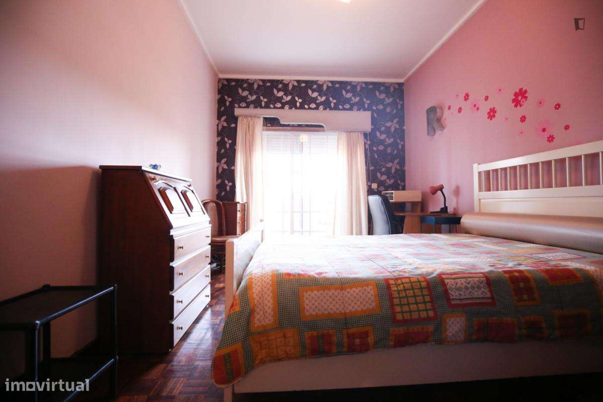 Quarto - localizado em Almada Lisbon - Grande imagem: 5/24