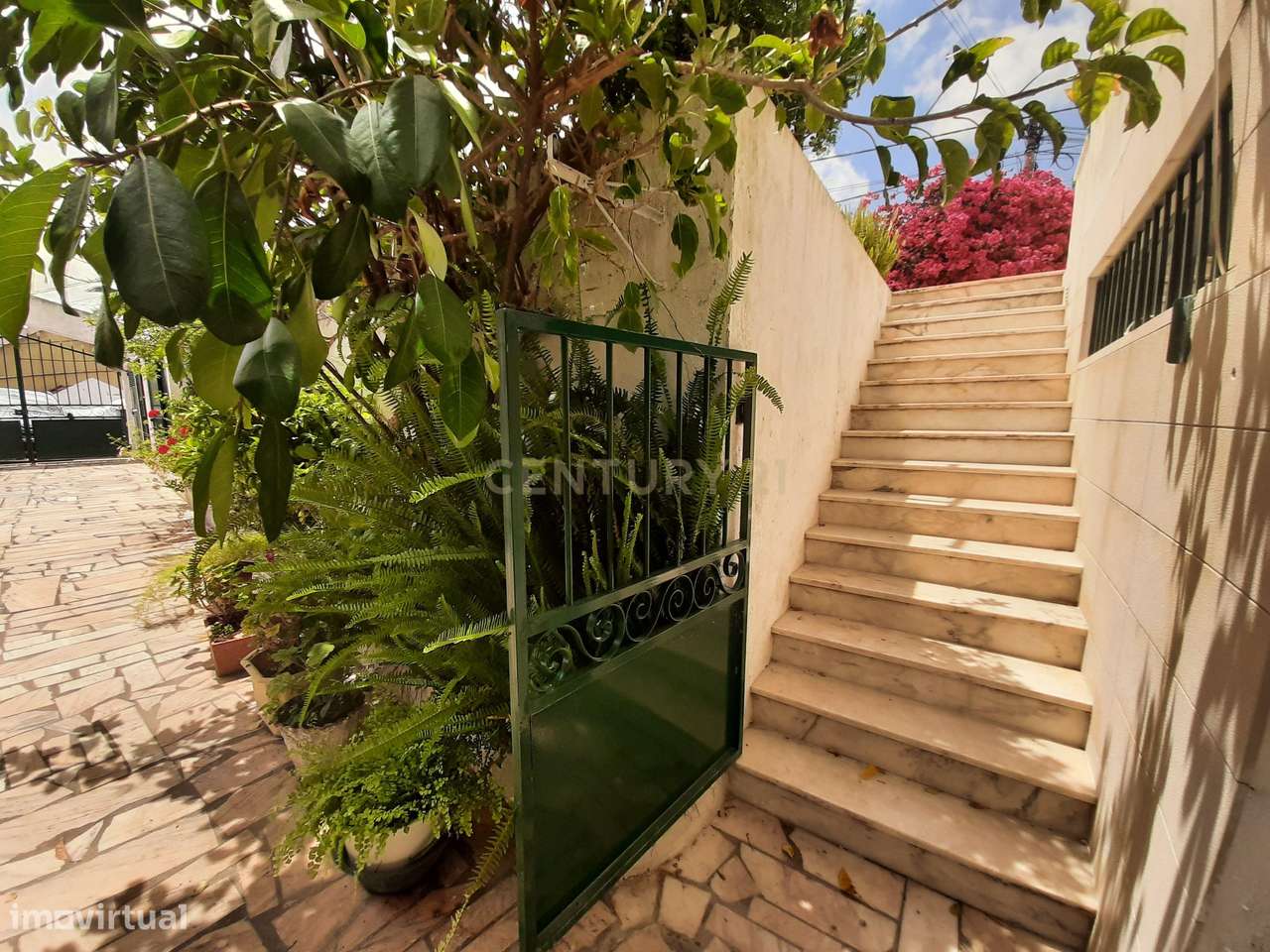 Espetacular Moradia T3 em Lousa com Garagem e Varandas-46