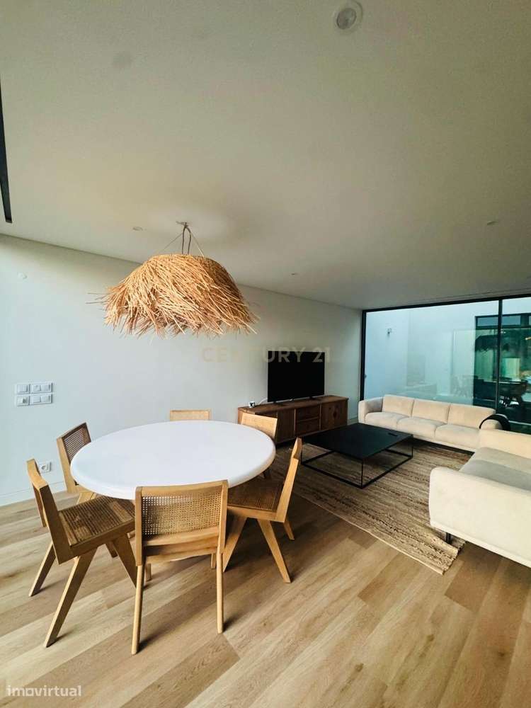 Moradia com piscina no condomínio Vila Moura Parque - Grande imagem: 2/8