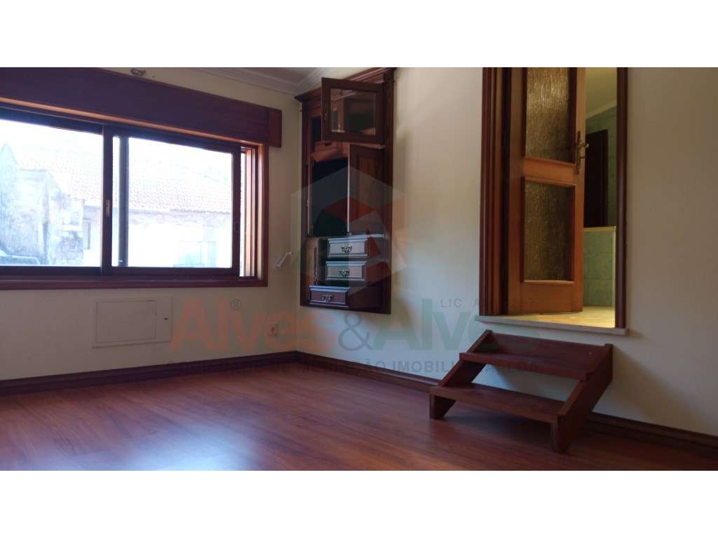 Moradia T5 de 4 frentes em Folgosa, Maia-15