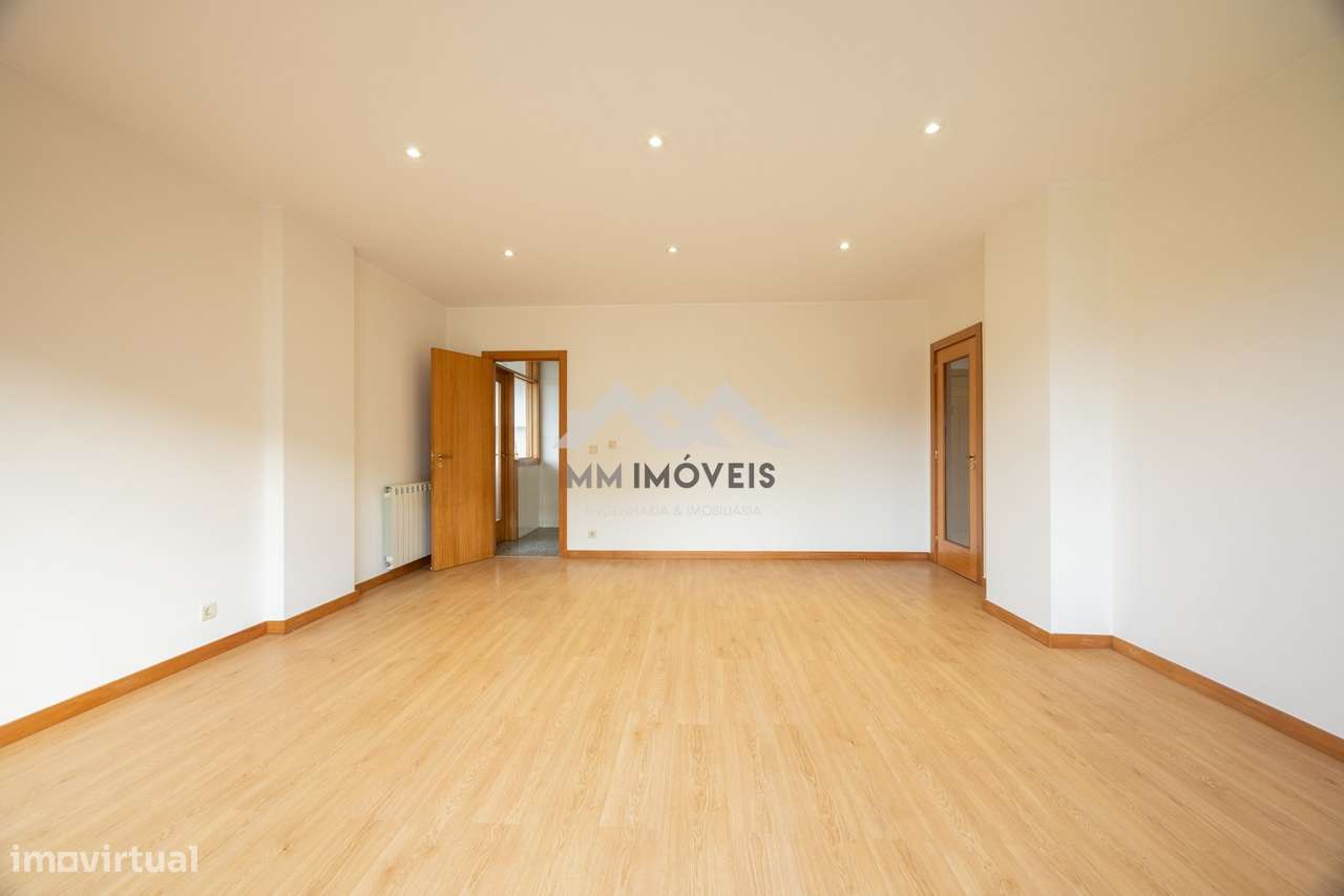 Apartamento T2 | Senhora da Hora | METRO | Garagem | Arrumo-12