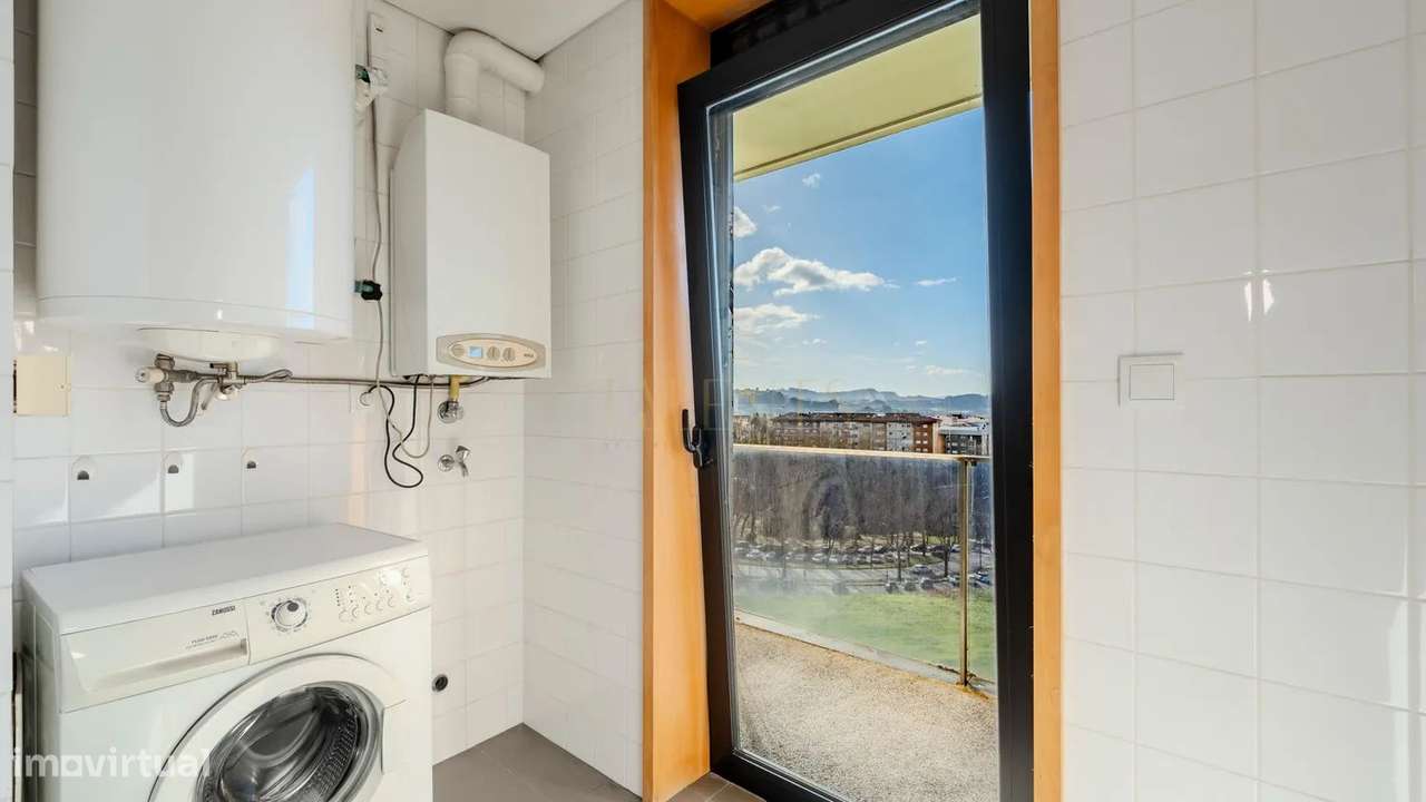 Apartamento T2 Azurém Guimaraes com Varanda Panorâmica-18