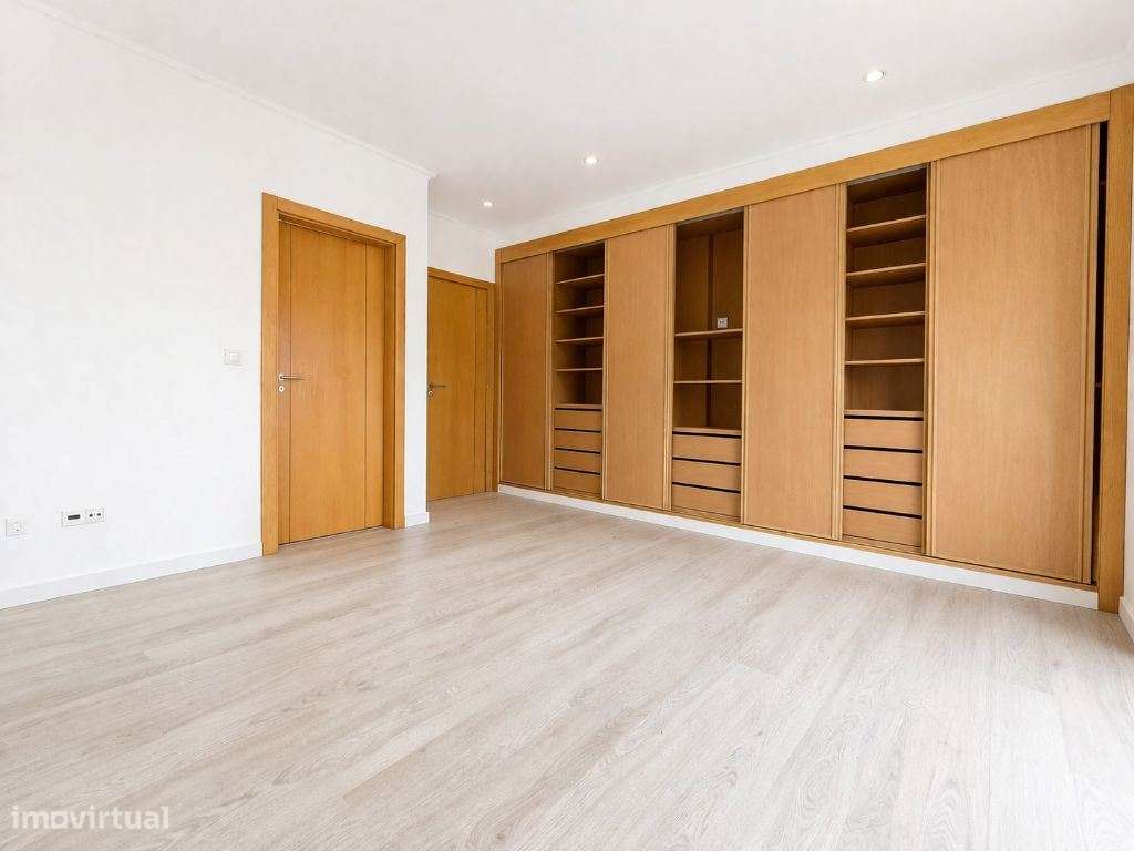 Moradia T5 Moderna no Feijó com 296 m² e Garagem de 100 m²  Confort...-14