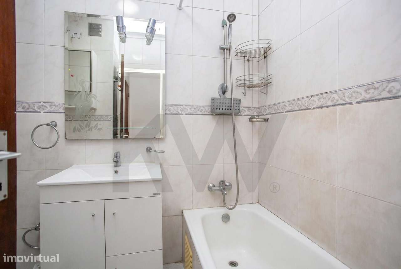 Apartamento T3 Vale da Amoreira, Moita, junto à Pista de Atletismo com-11