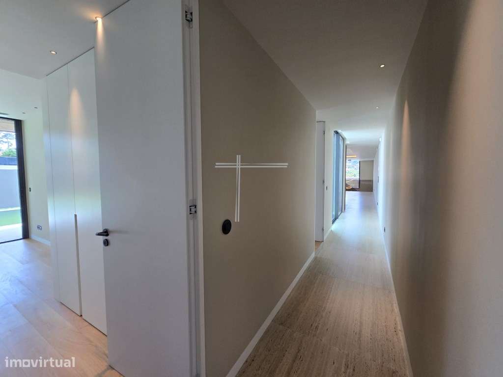 Moradia isolada T5, arquitetura contemporânea com piscina - Verdizela-32