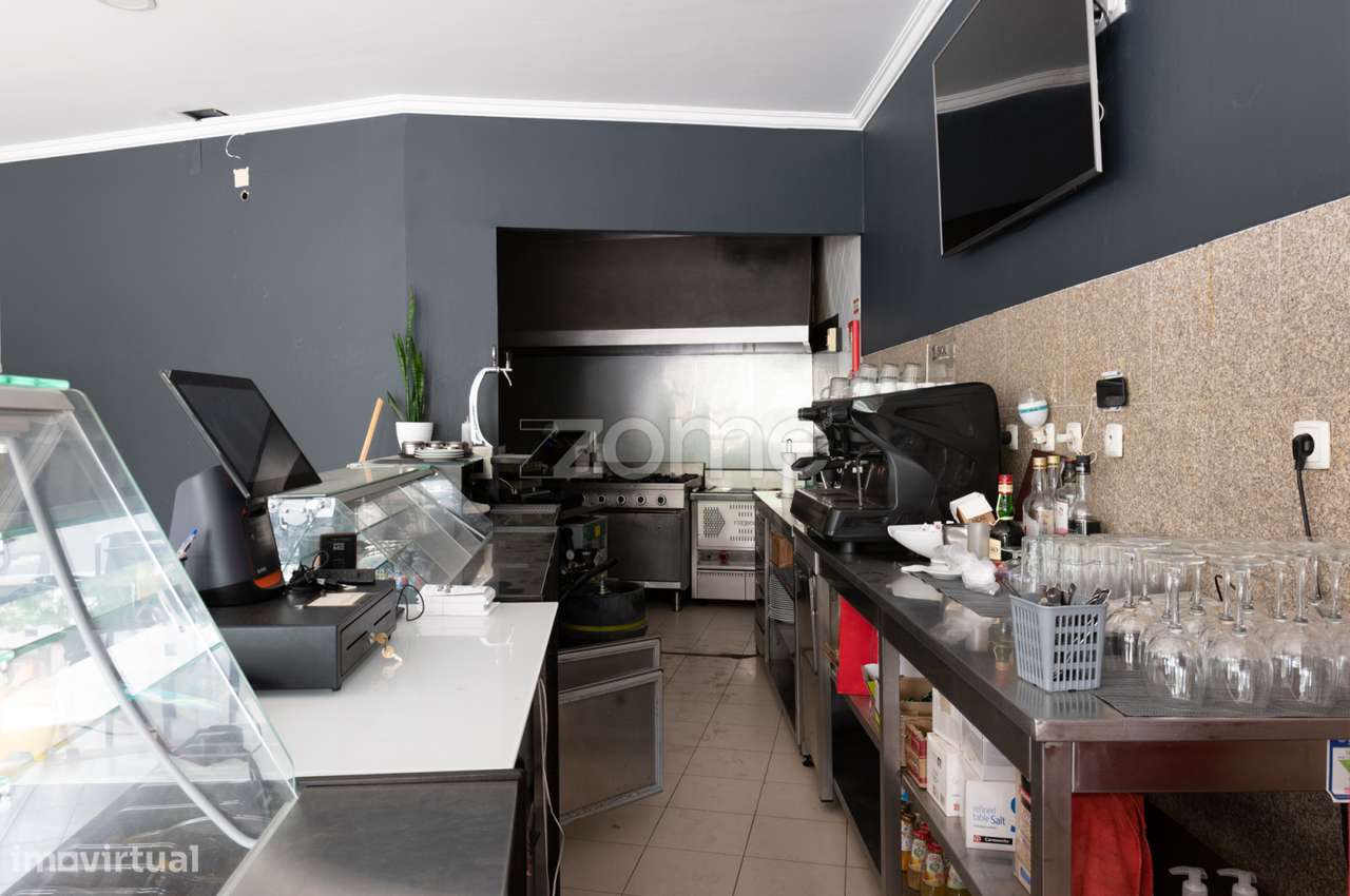 Café situado no Laranjeiro, Almada - Grande imagem: 4/17