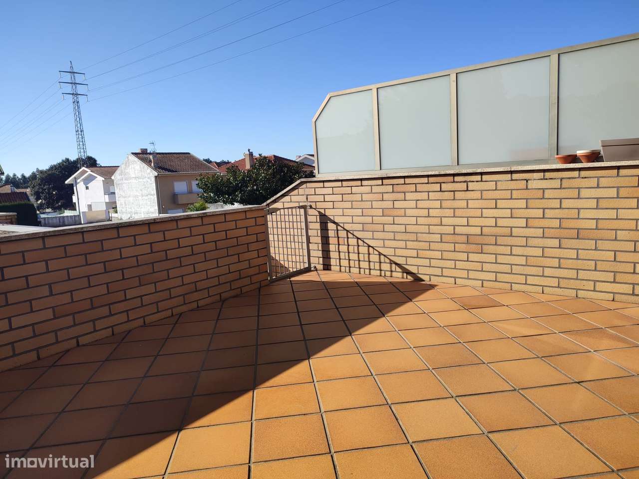 Moradia T4 (2 suites),cond. fechado, piscina, campo de jogos e ginásio-18