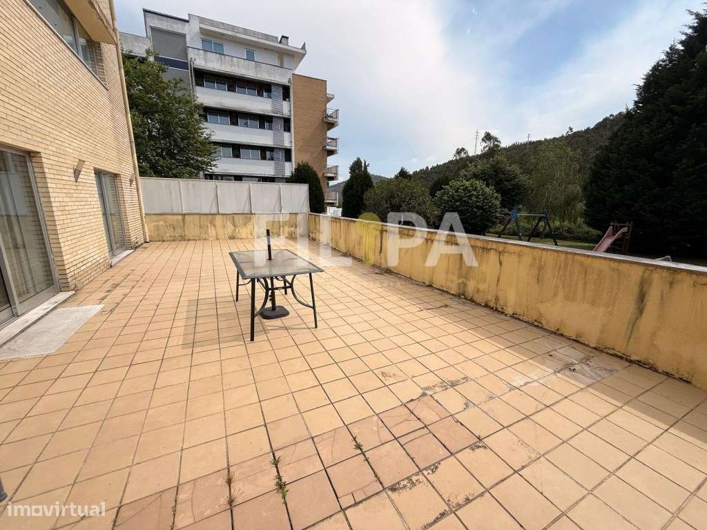 T2 C/ Terraço em Cond. Fechado frente ao Hospital Privado de Campo-17