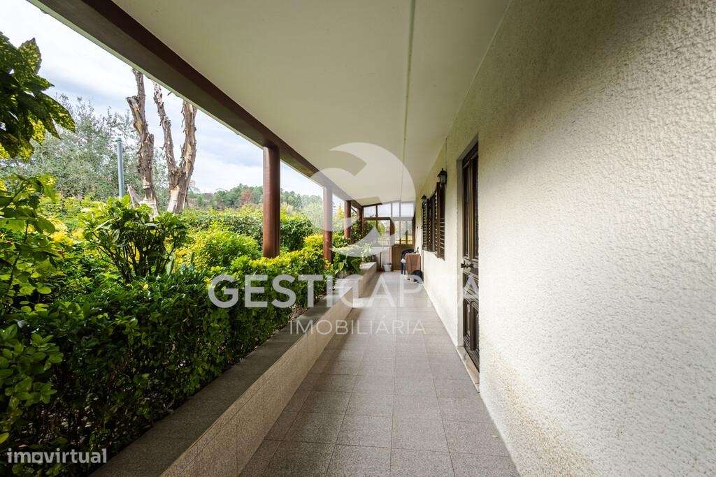 Moradia T4 com terreno e excelente localização no Marco - Grande imagem: 4/43