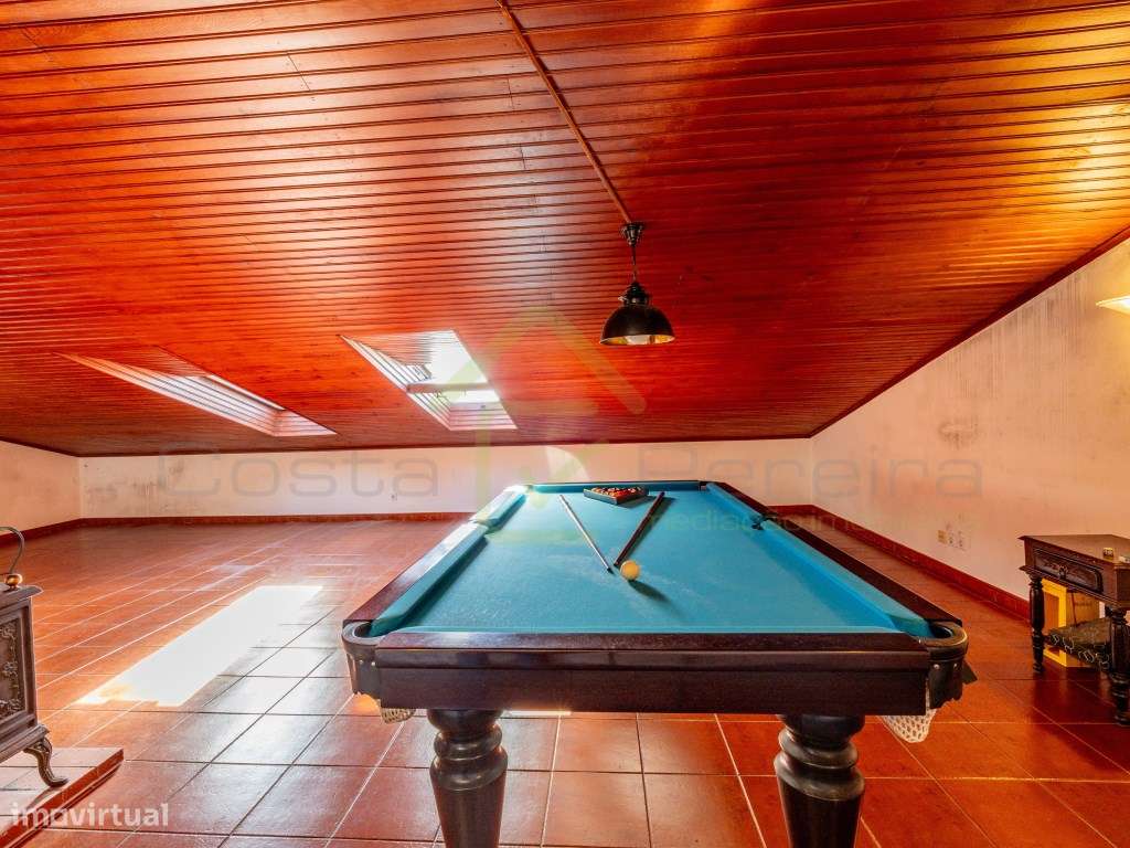 Moradia T2+2 com piscina e Vista Mar em Localização única-18