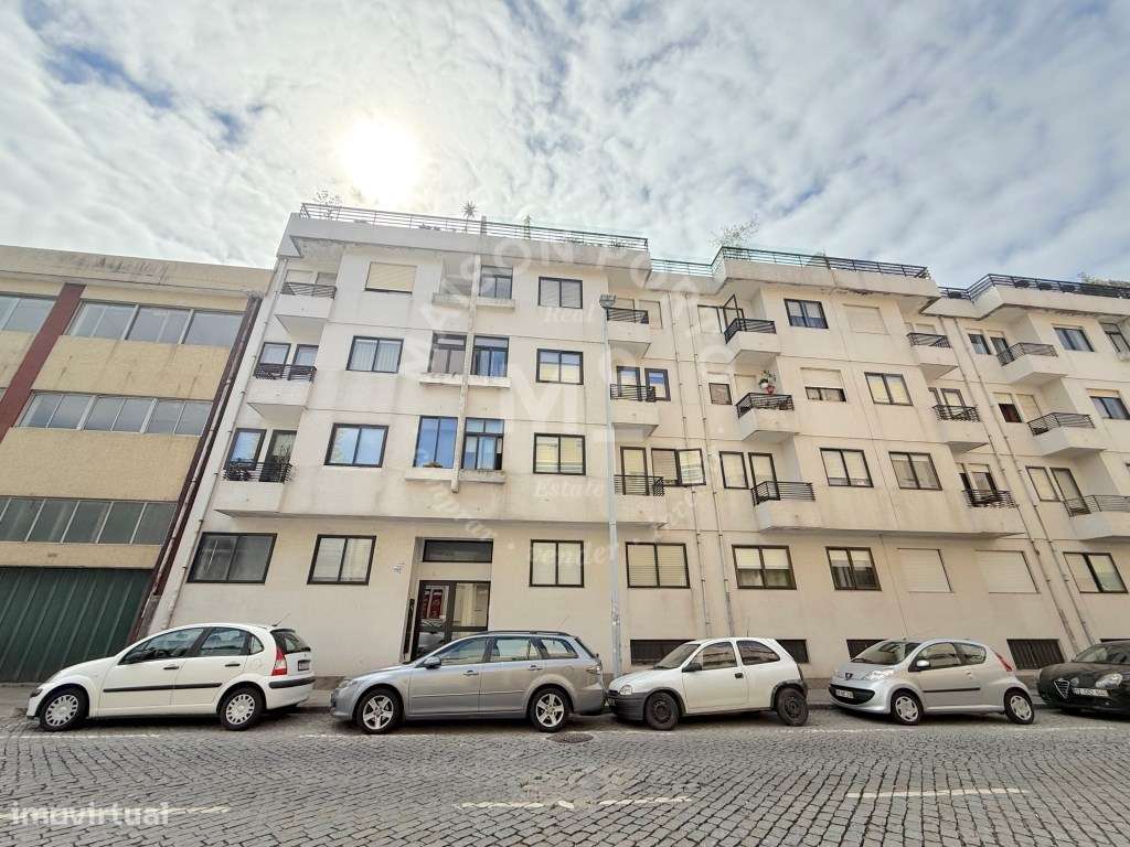 Apartamento T1+ 1 para Renovar no Campo Alegre, Porto - Grande imagem: 2/24