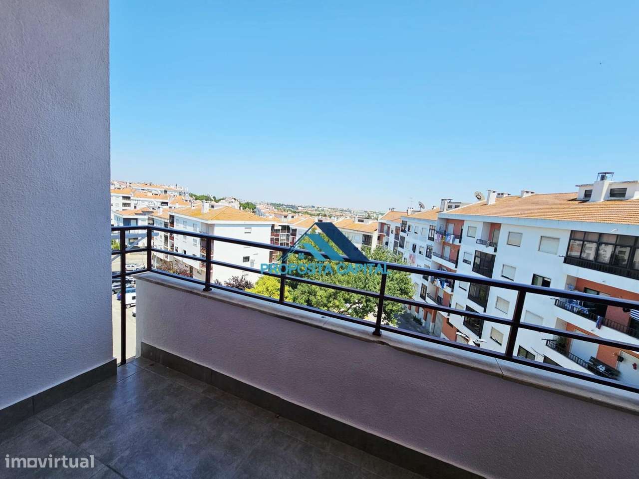 APARTAMENTO T4 REMODELADO CENTRO AMORA-16