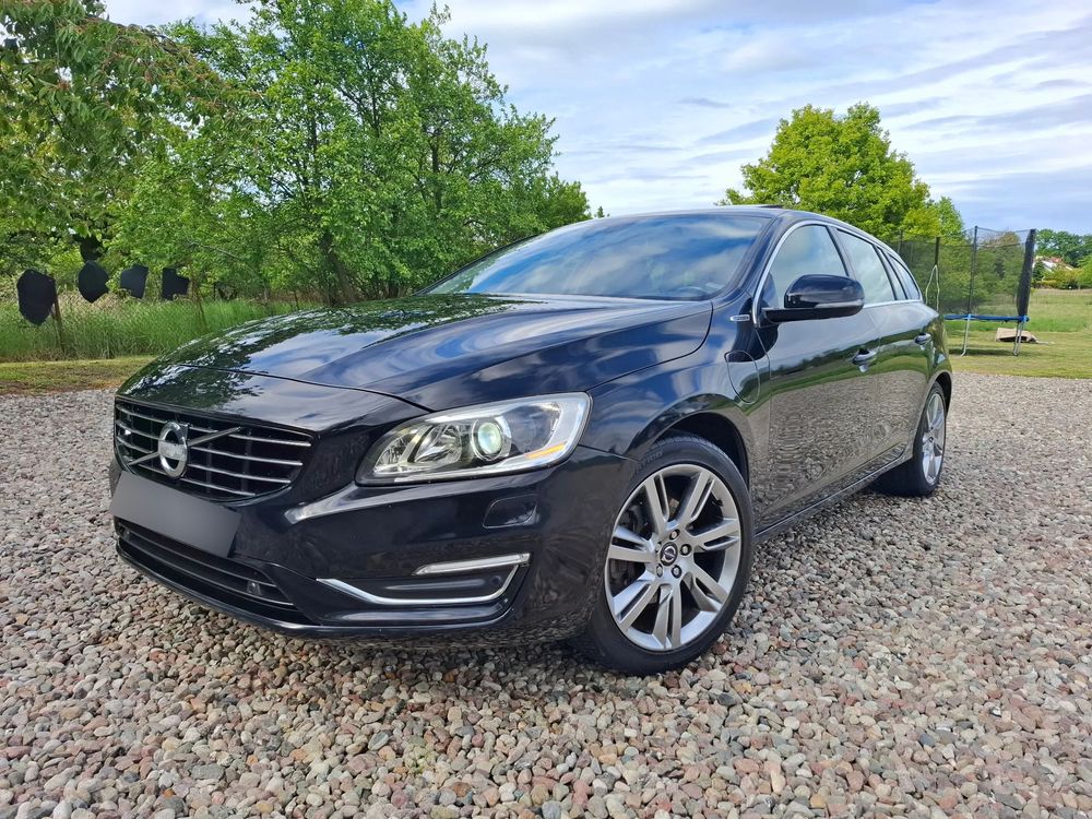 Volvo V60 I D6 AWD Plug-in Hybrid R-Design Summum 2013