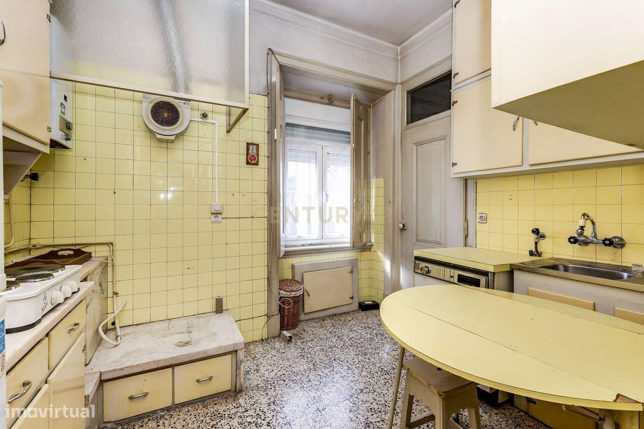 Prédio de Uso Misto no Centro Histórico de Odivelas – Habitação + Comé - Grande imagem: 5/33