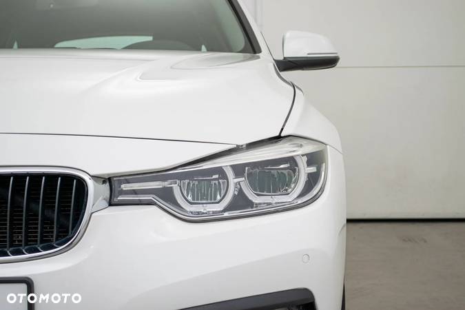 BMW Seria 3 318d - 29