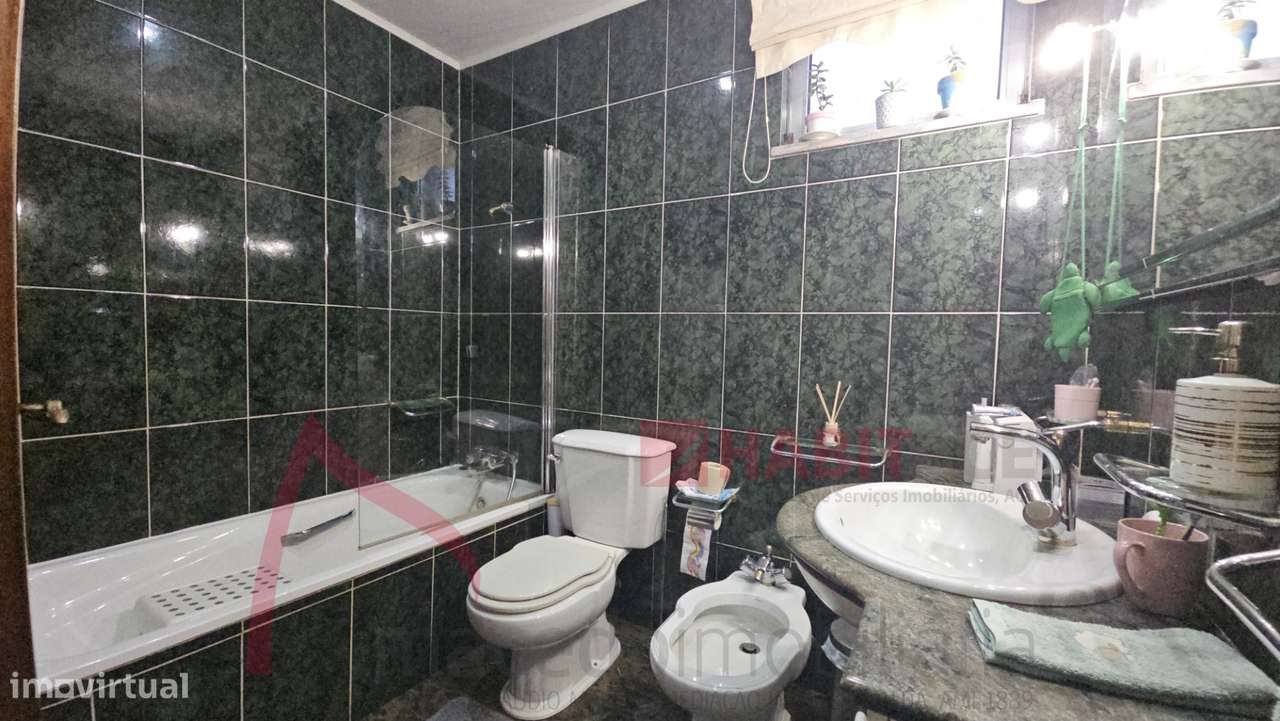 Apartamento T3 com 3 frentes, varandas e garagem fechada – Amares-23