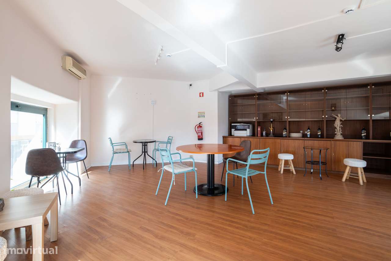 Invista no Futuro: Espaço Comercial Versátil em Campo Ourique - Grande imagem: 3/40