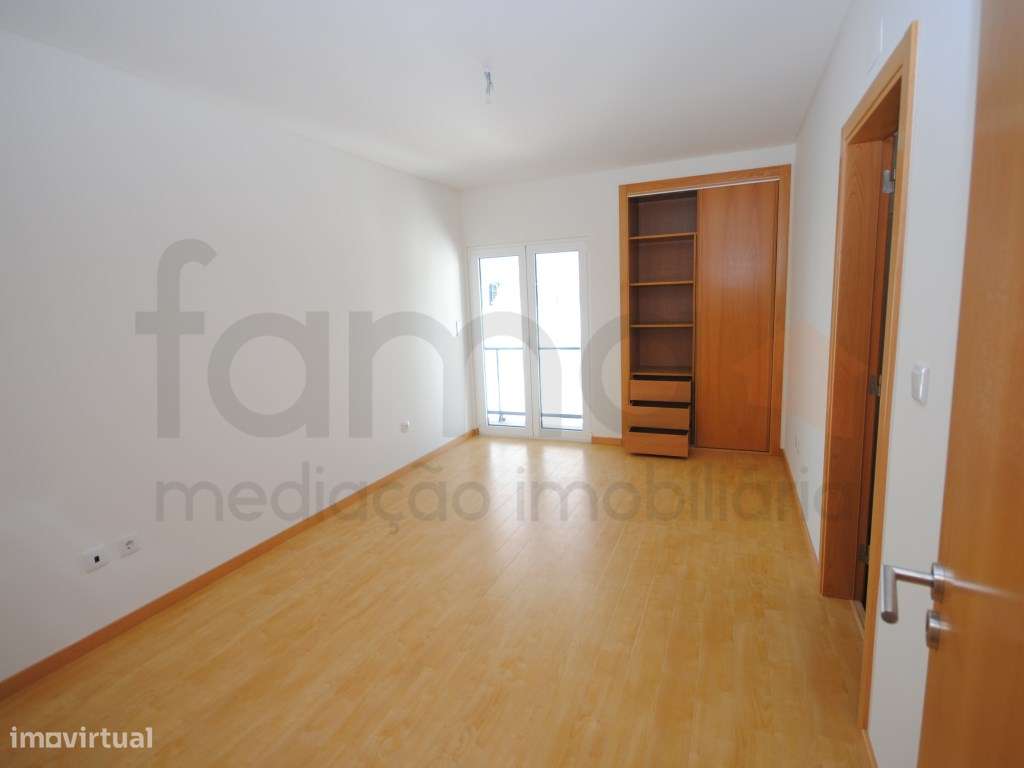 T3 Duplex com terraço centro da Parede-16