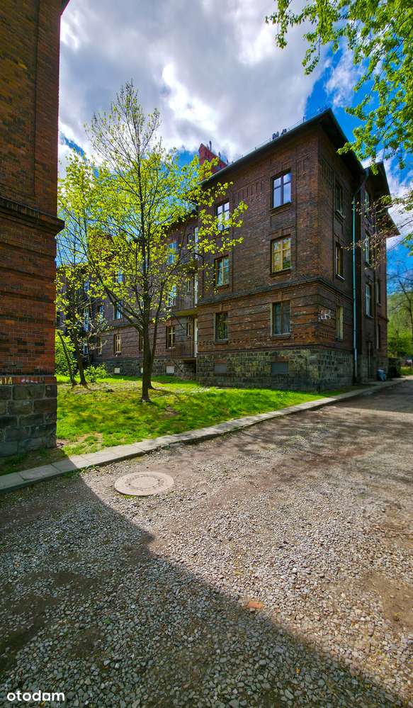 Klimatyczne Mieszkanie w Kamienicy z Potencjałem w Bielsku-Białej-13