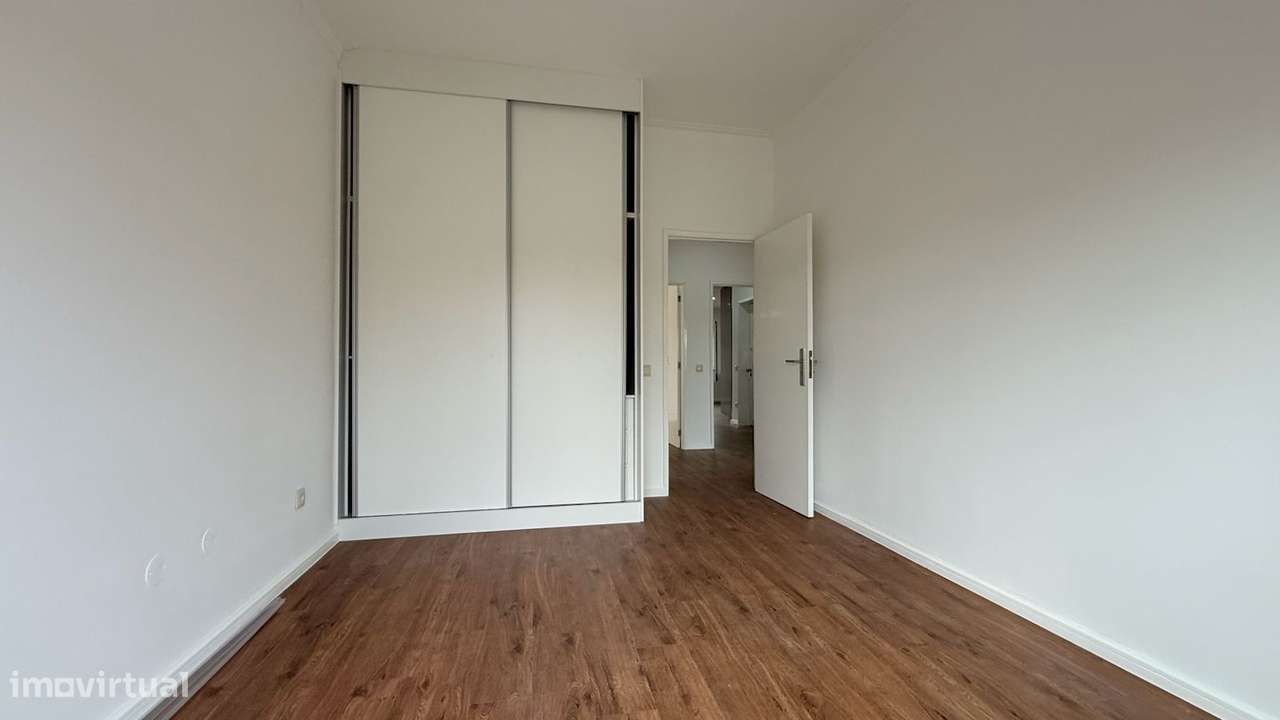 Apartamento T3 com garagem fechada em Águas Santas-13