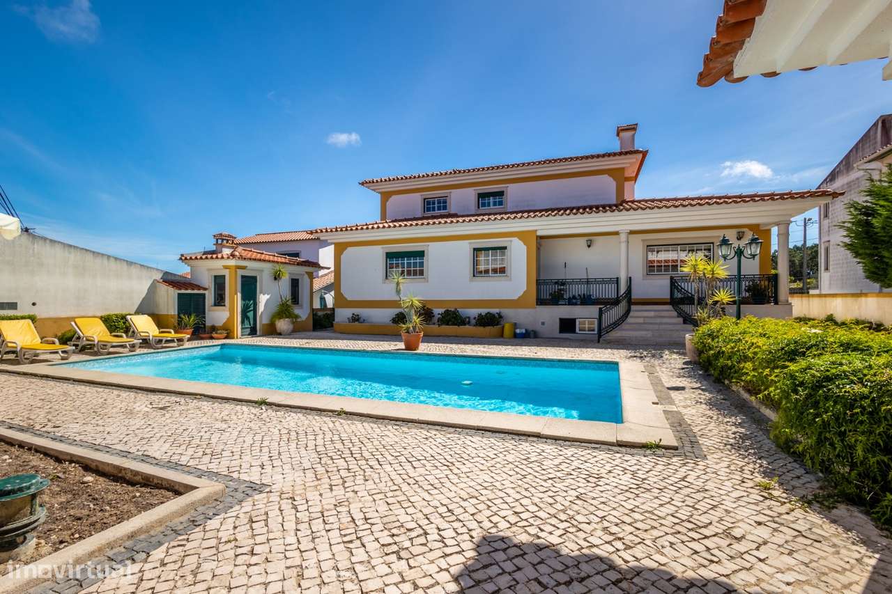 Luxuosa moradia, T5 com piscina e jardim em Pedrulheira-Marinha Grande-1