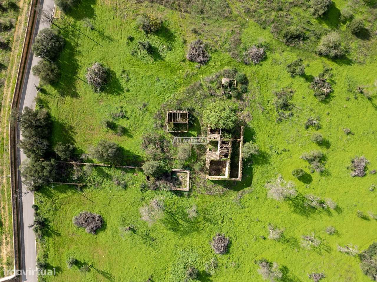 Terreno urbano com 21,8 hectares situado na ligação entre a A22 e o ce-10