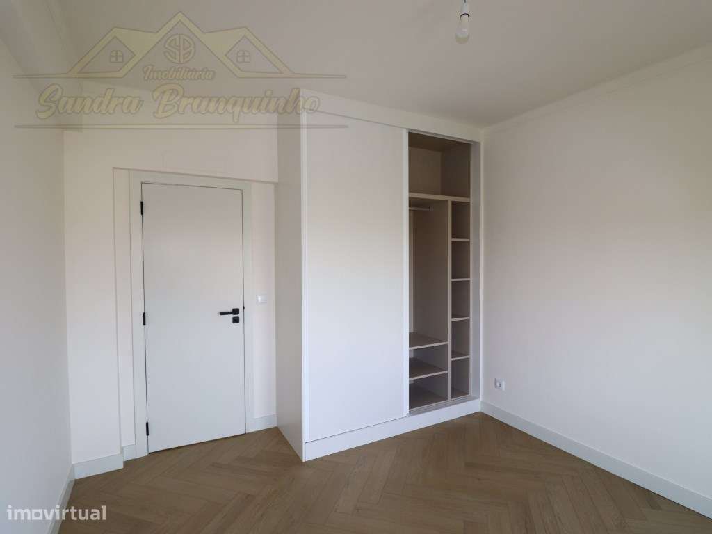 Apartamento RENOVADO(novo) com vista mar-18