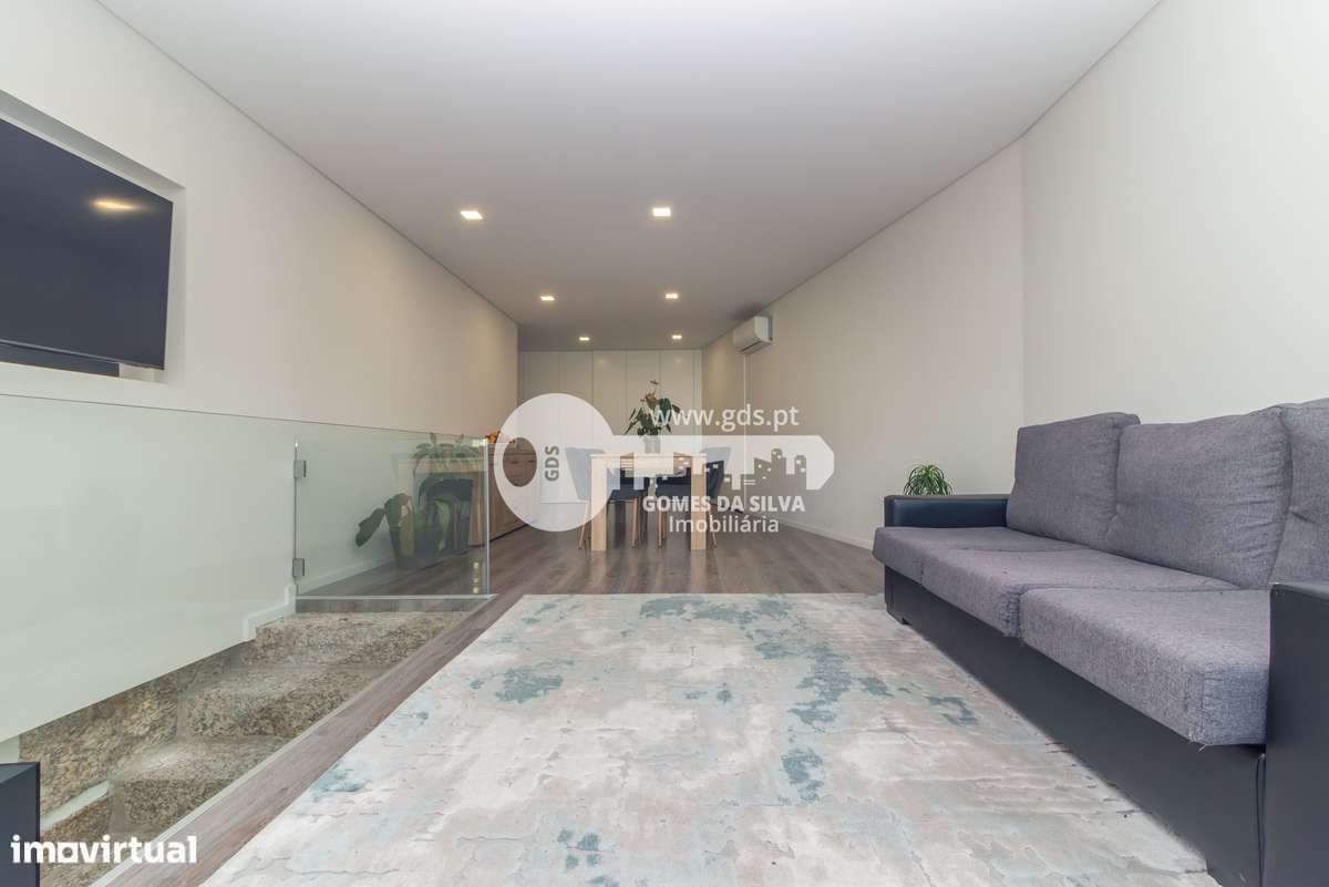 Moradia T3+1 com Espaços Comerciais e Terreno em Priscos - Grande imagem: 5/60