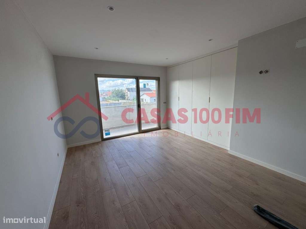 Moradias V3+1 de arquitetura moderna em construção na Jardoeira, Ba...-27