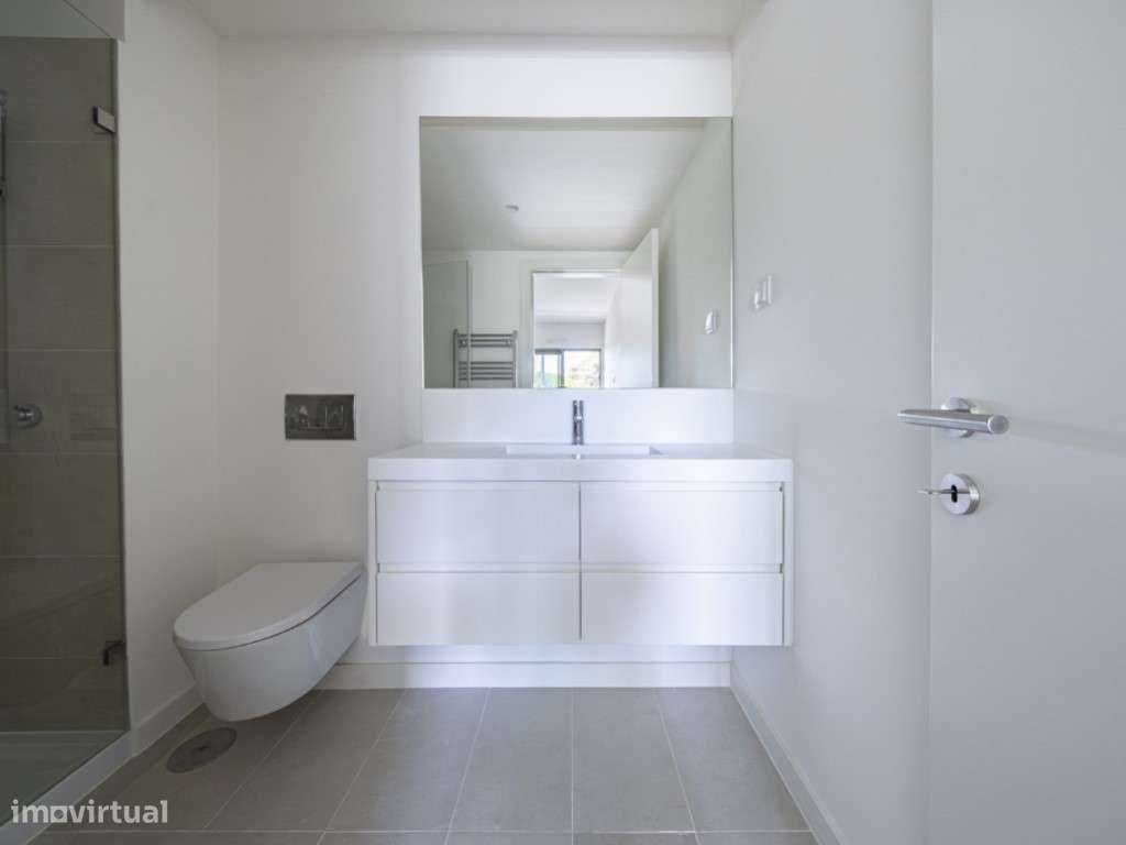 Apartamento T2 Novo no Seixal Baía com Terraço e Estacionamento-9