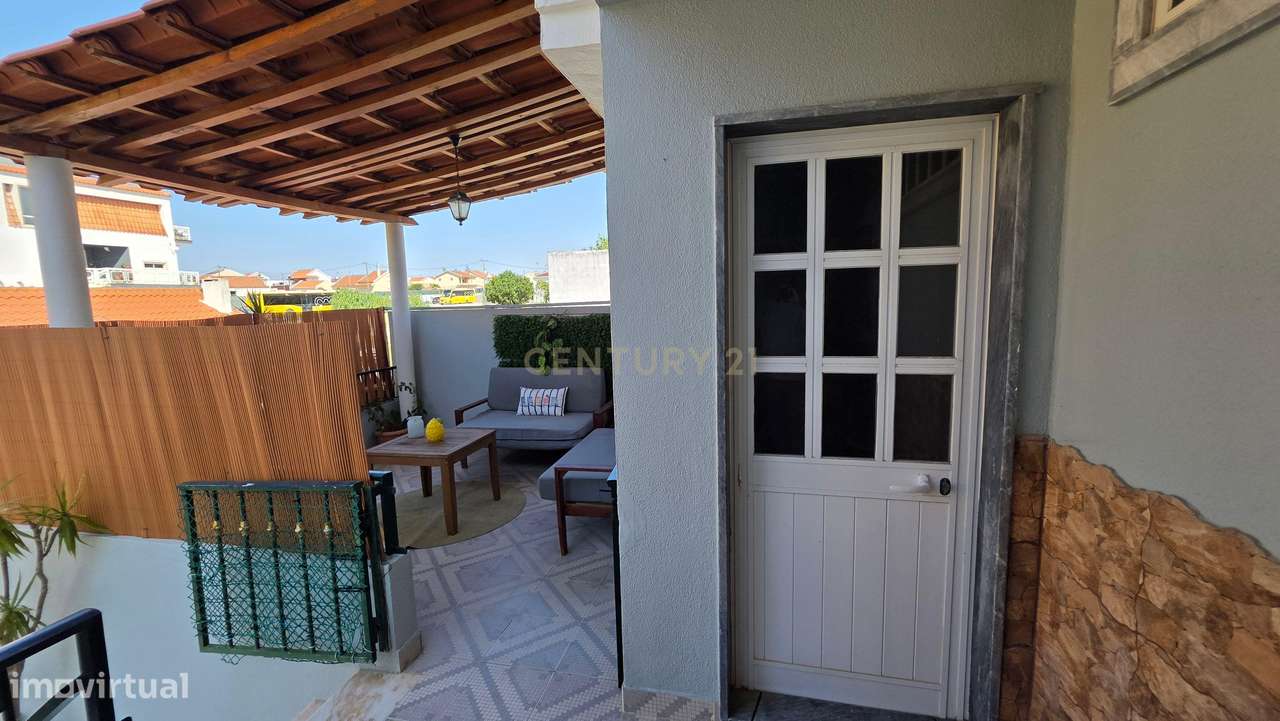 Moradia T4 na Charneca Caparica com Piscina na rua João de Deus a 5min-21