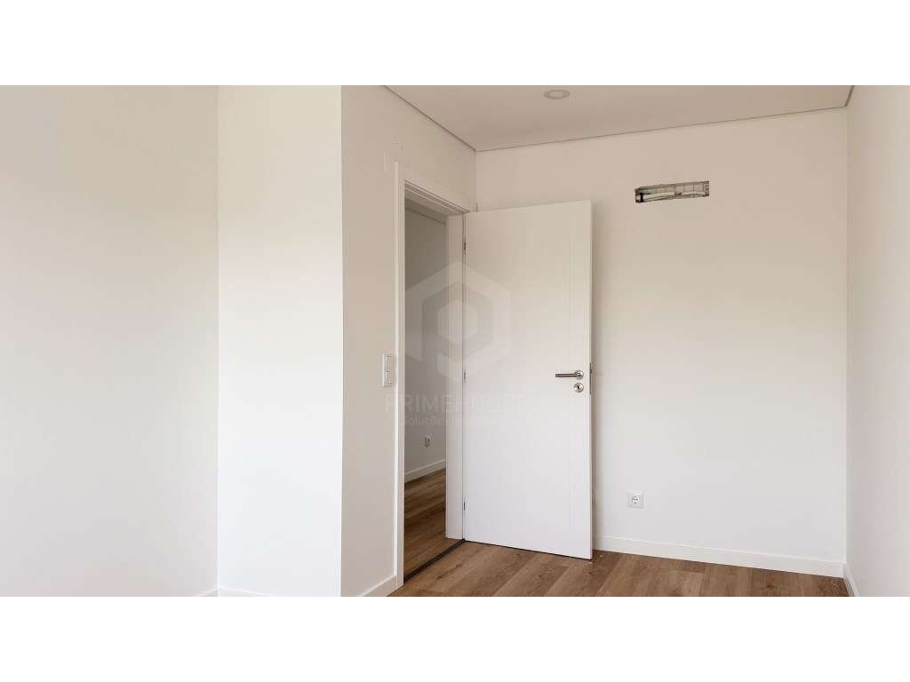 Moradia T4 com piscina - Quintinhas-36