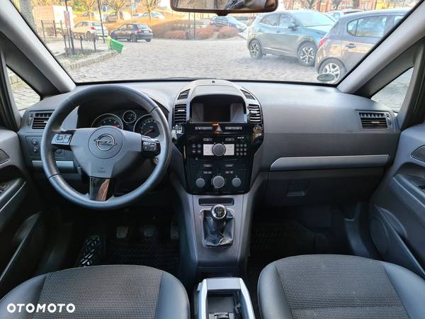 Opel Zafira 1.8 Cosmo - 32