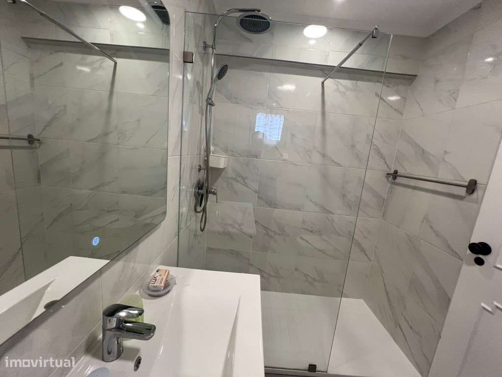 Apartamento T2 primeira linha lateral de mar em Quarteira - Oportun...-13