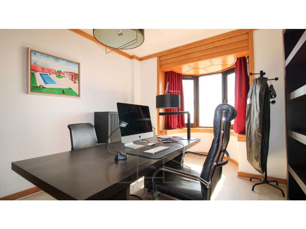 Apartamento T4 nas Torres das Amoreiras-25