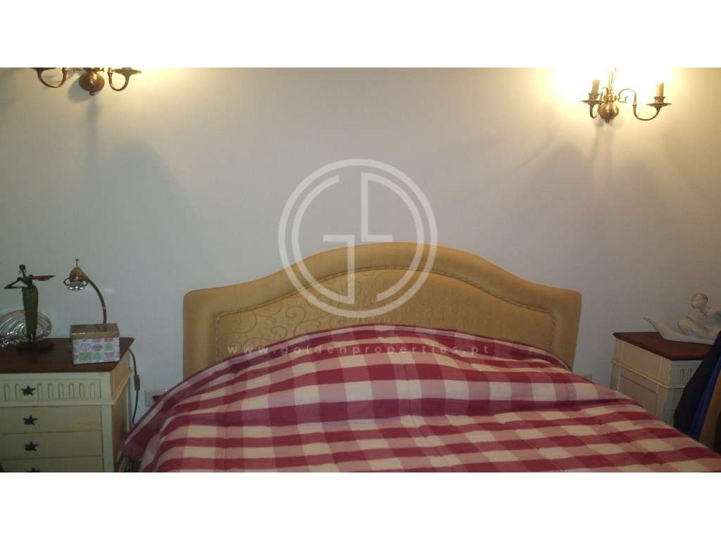 Moradia T4 com piscina localizada numa zona calma entre Loulé e Alm...-7