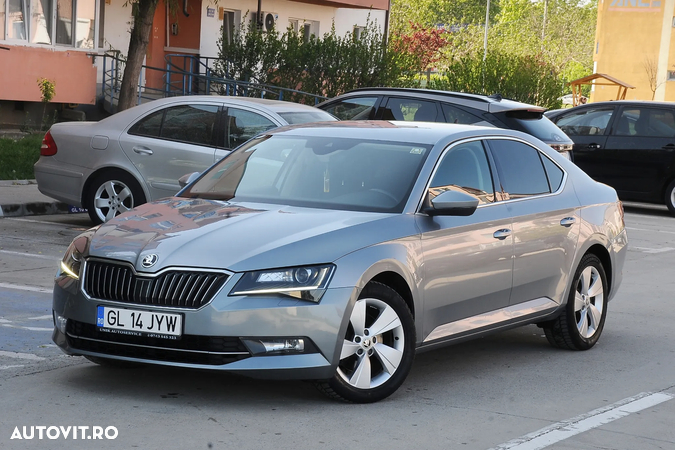 Skoda Superb 2.0 TDI DSG Style - 2