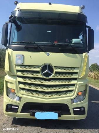 Dezmembram camion Mercedes-Benz ACTROS MP4 - 2