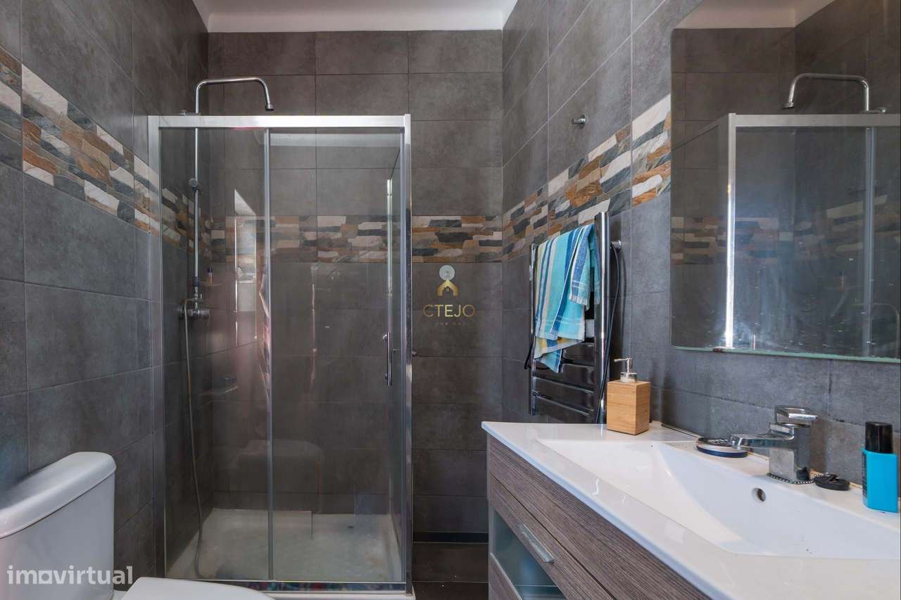 Moradia Bi-Familiar Sao joao da Talha - Grande imagem: 3/23