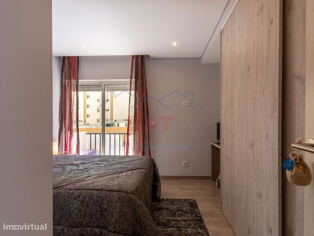 T2 remodelado na 1ª linha da Praia da Rocha-26