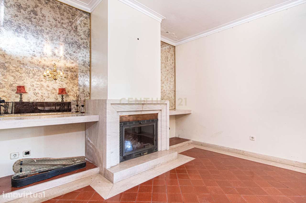 T4 +1 com jardim, piscina e garagem-5