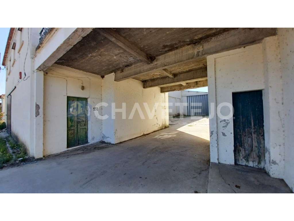 Prédio com habitação, armazém, e logradouro a 3 minutos de Tomar. - Grande imagem: 4/40