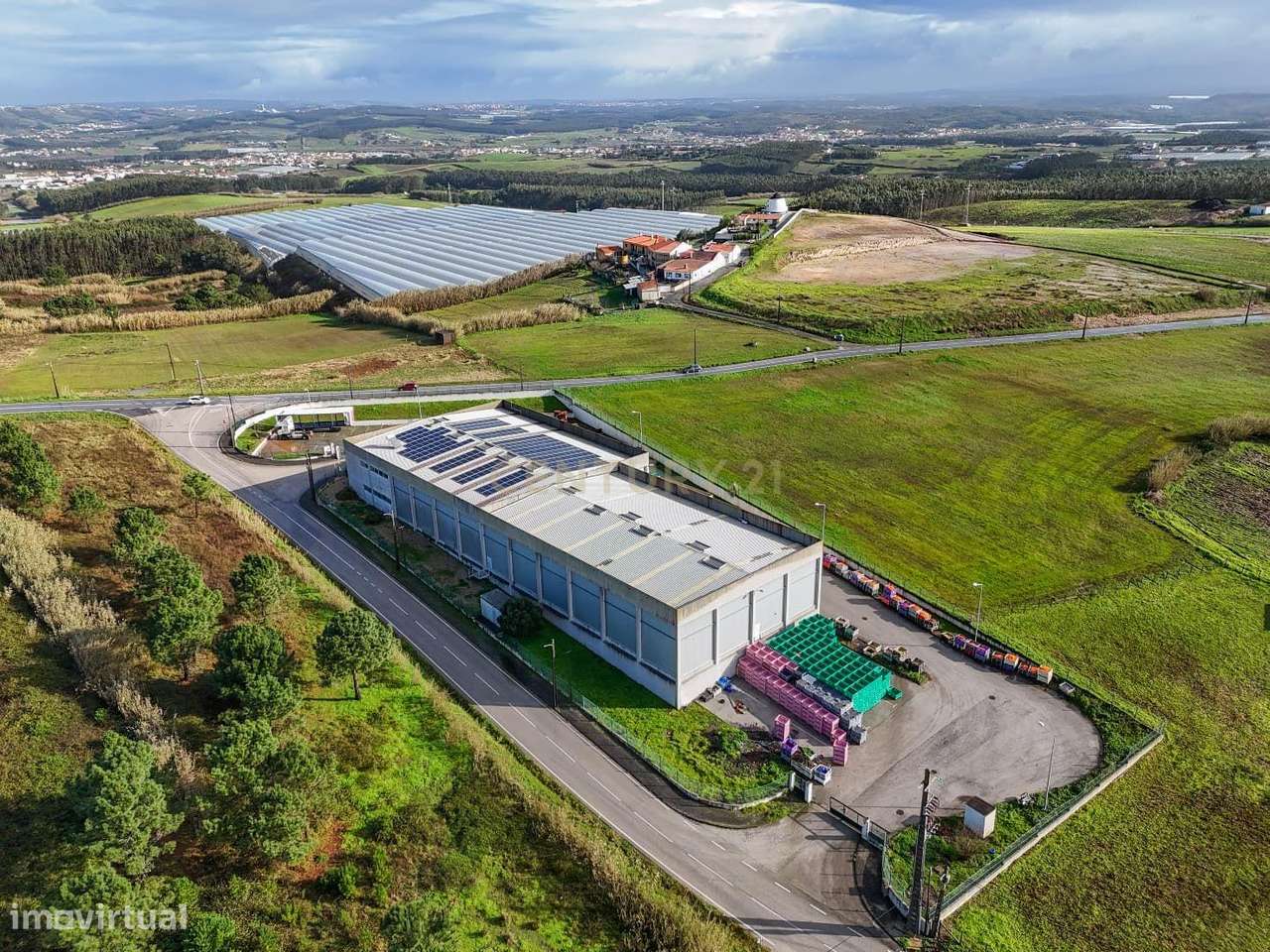 Armazém Industrial junto à Campo Oeste em A-dos-Cunhados - Grande imagem: 4/44