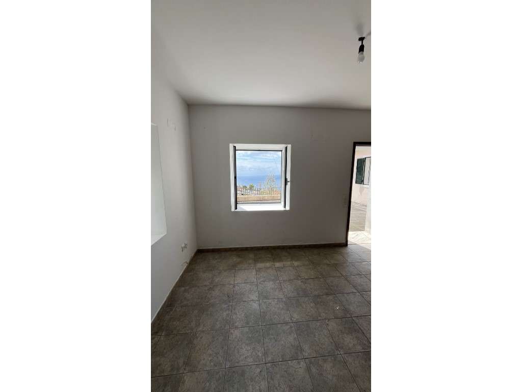 Moradia T2 com terreno de 432 m² no Funchal-7