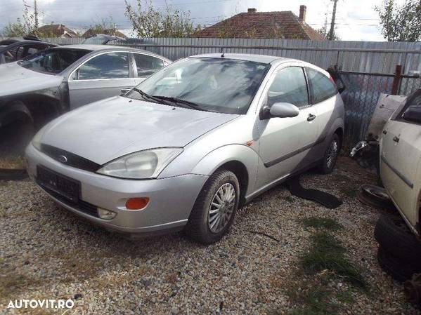 Dezmembrez Ford Focus 1 hatchback 3 usi 1.6 benzina carlig clima - 1