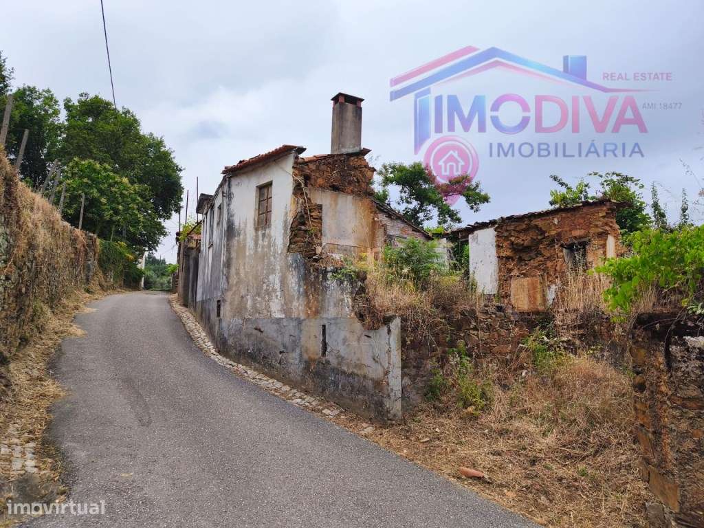 Moradia com terreno em Castanheira de Pera-11