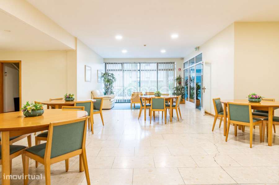 Apartamento T2+1 com Piscinas, Ginásio, Sala de Jogos e 2 Garagens-34