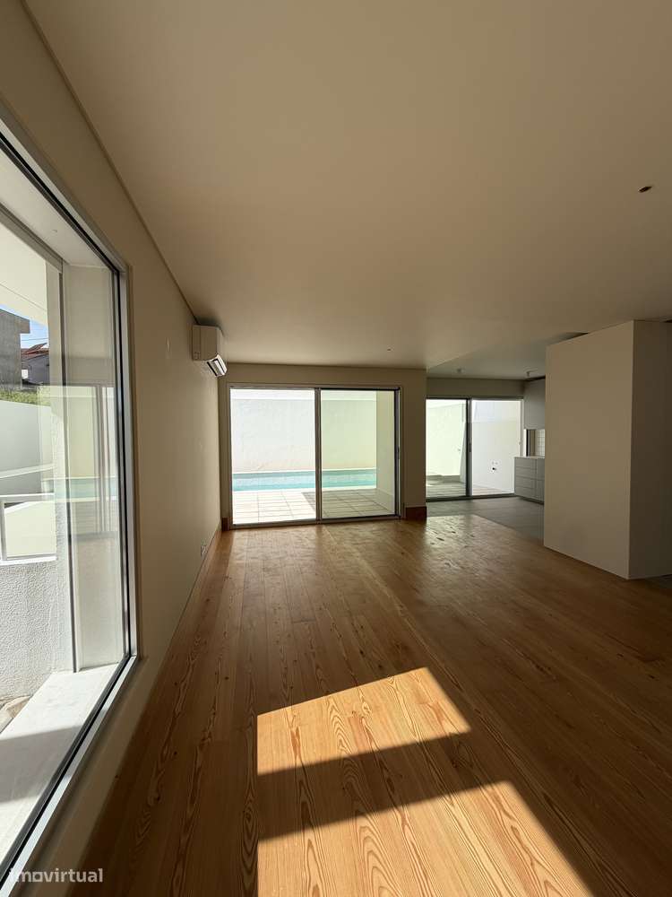 Moradia germinada rua Norberto Lopes 179 - Grande imagem: 3/26